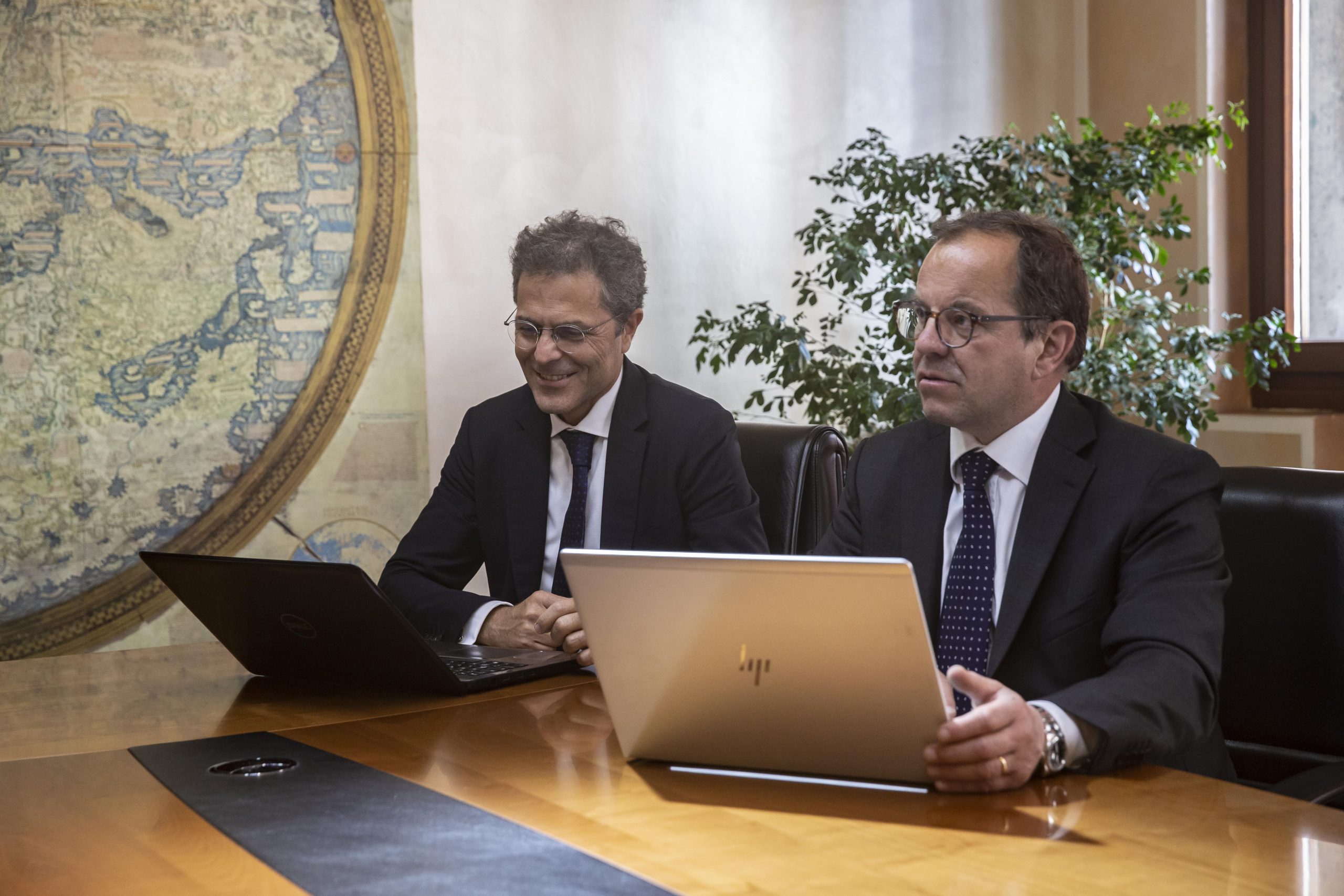 Gioacchino Pantoni e Giuseppe Alberti al lavoro in Studium Pantoni